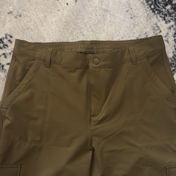 Old Navy High-Waisted All-Seasons StretchTech Cargo Pants - Picture 2 of 5